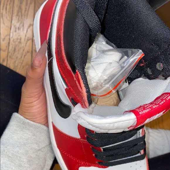 Air Jordan 1s - Picture 3 of 9